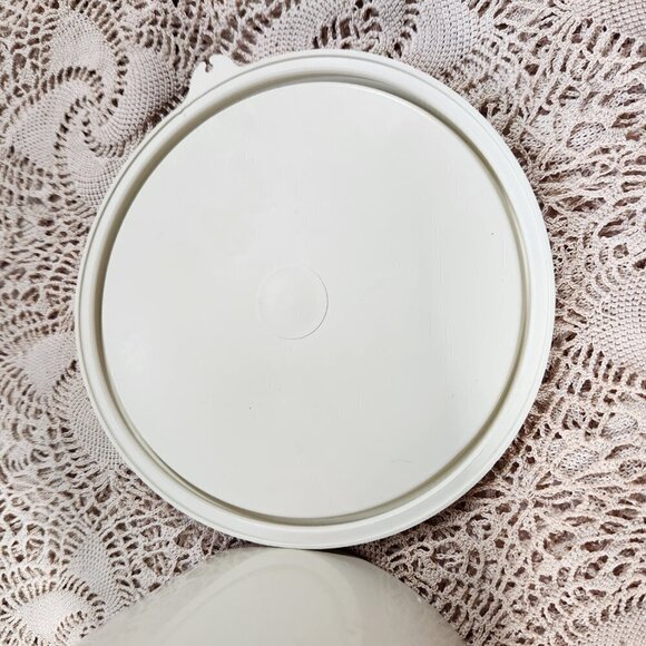 Tupperware Almond Starburst Round Storage Canister Container Set of 2 Vintage - Picture 9 of 11